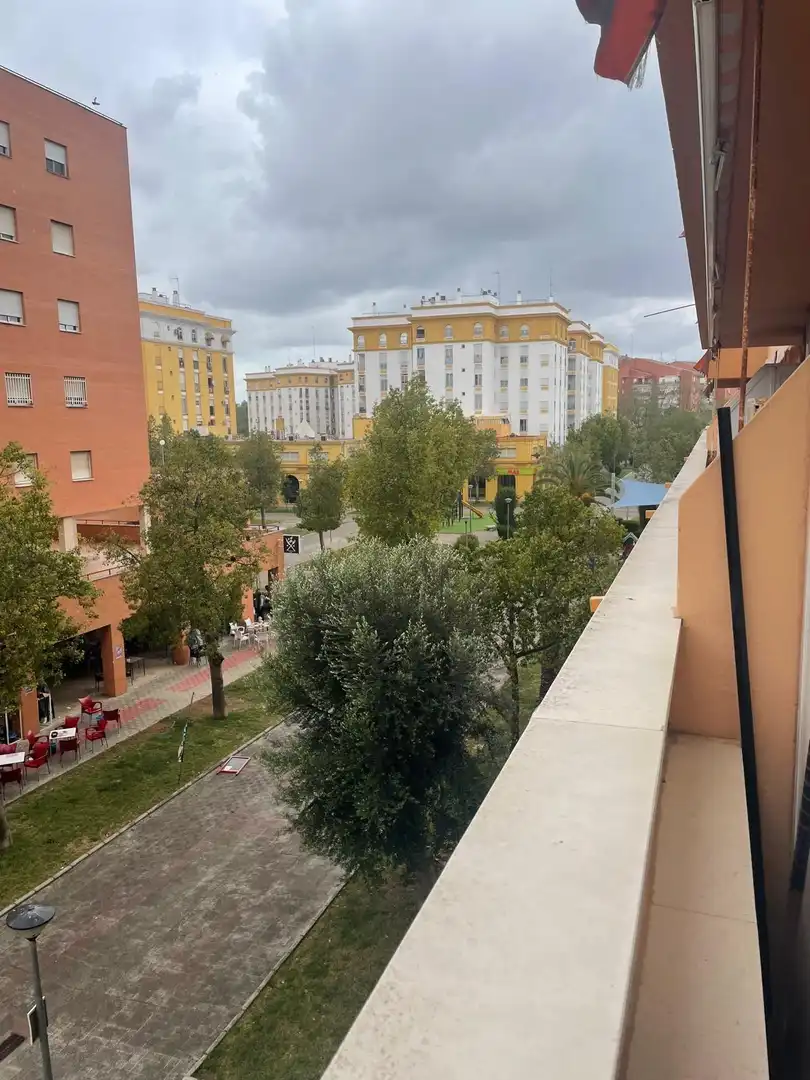 Vista exterior de Pis de lloguer en Sevilla amb Aire condicionat, Calefacció i Terrassa