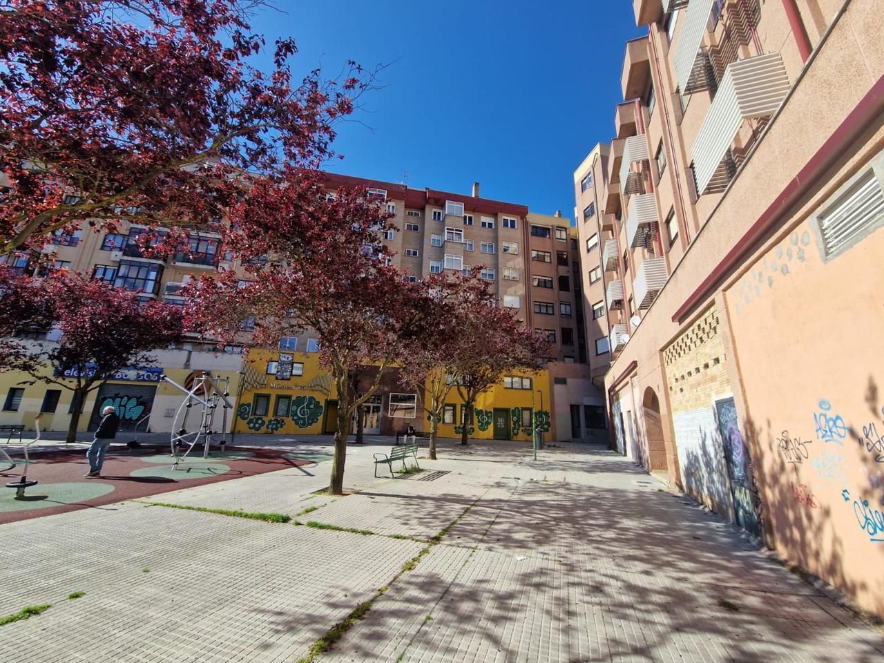 Vista exterior de Piso en venta en Burgos Capital con Calefacción, Terraza y Trastero