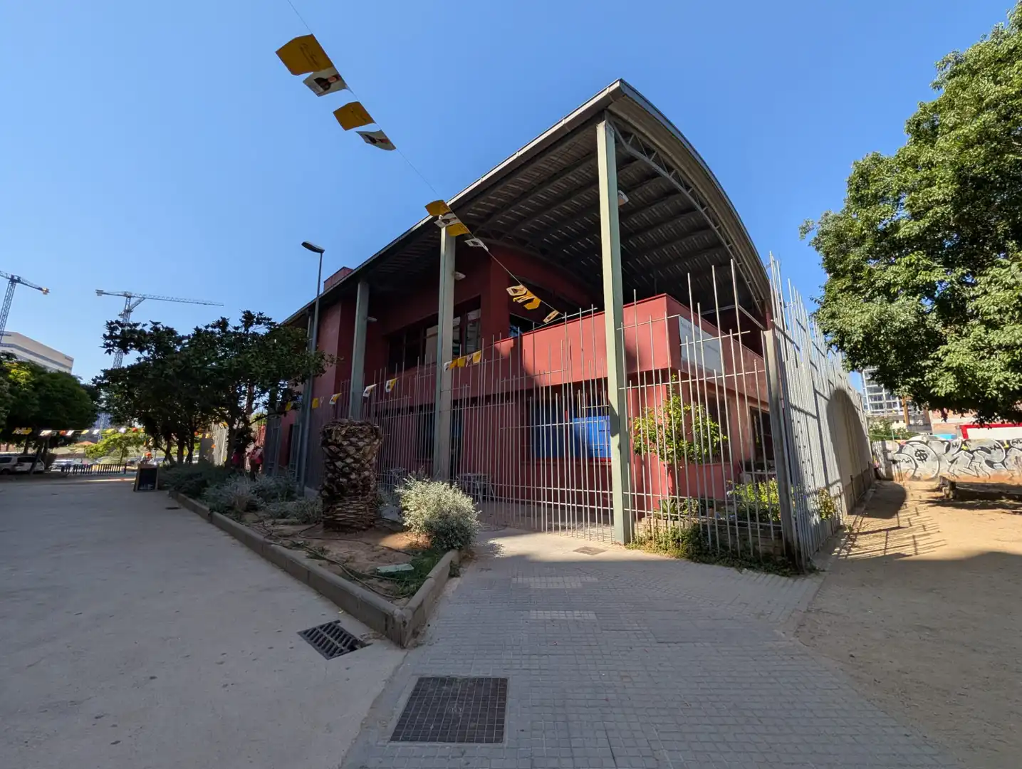 Exterior view of Flat for sale in Cornellà de Llobregat  with Furnished and Alarm