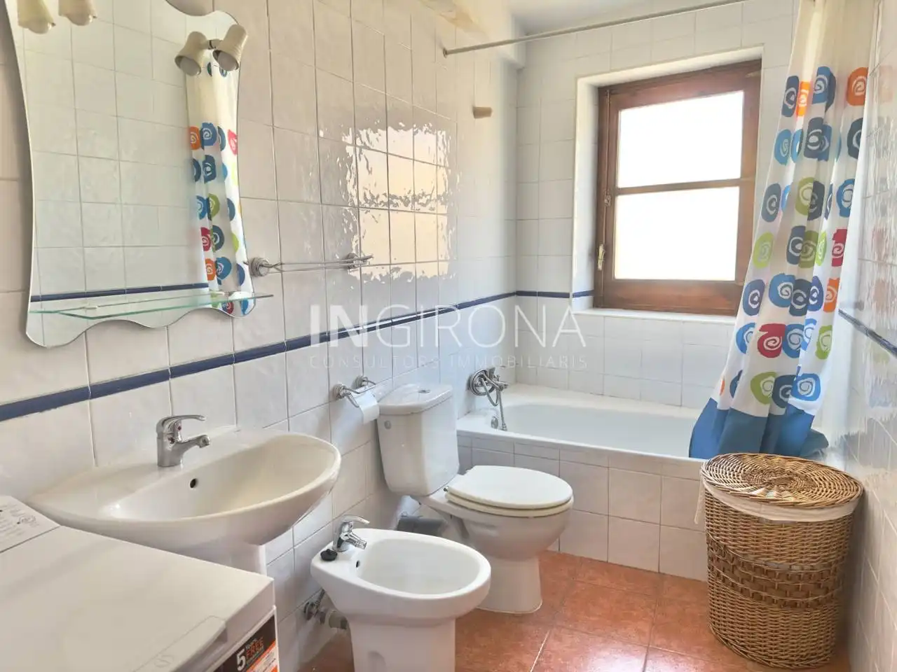 Baño de Piso de alquiler en Girona con Calefacción, Amueblado y Balcón