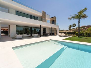 Haus mit Pool zum Verkauf in Nueva Andalucía
