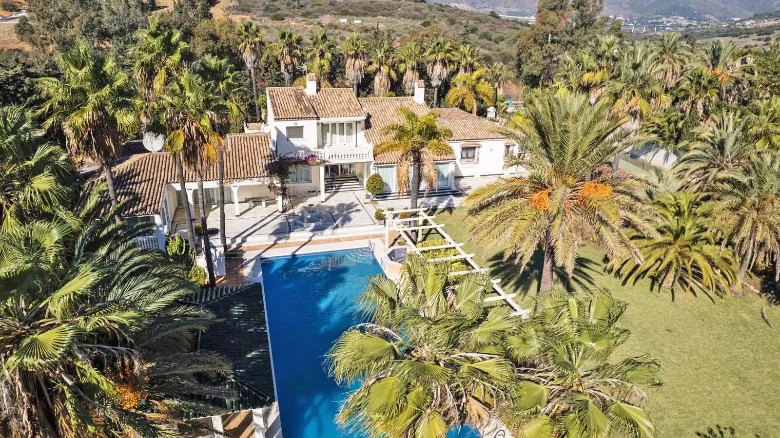 Vista exterior de Residencial en venda en Estepona