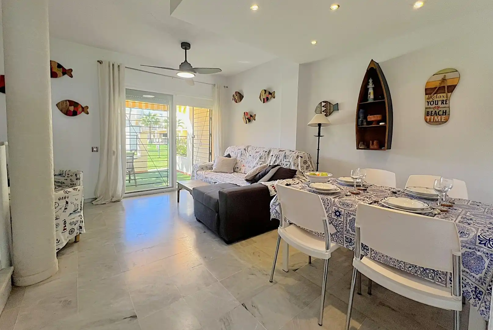Sala d'estar de Casa adosada en venda en Isla Cristina amb Aire condicionat, Calefacció i Terrassa