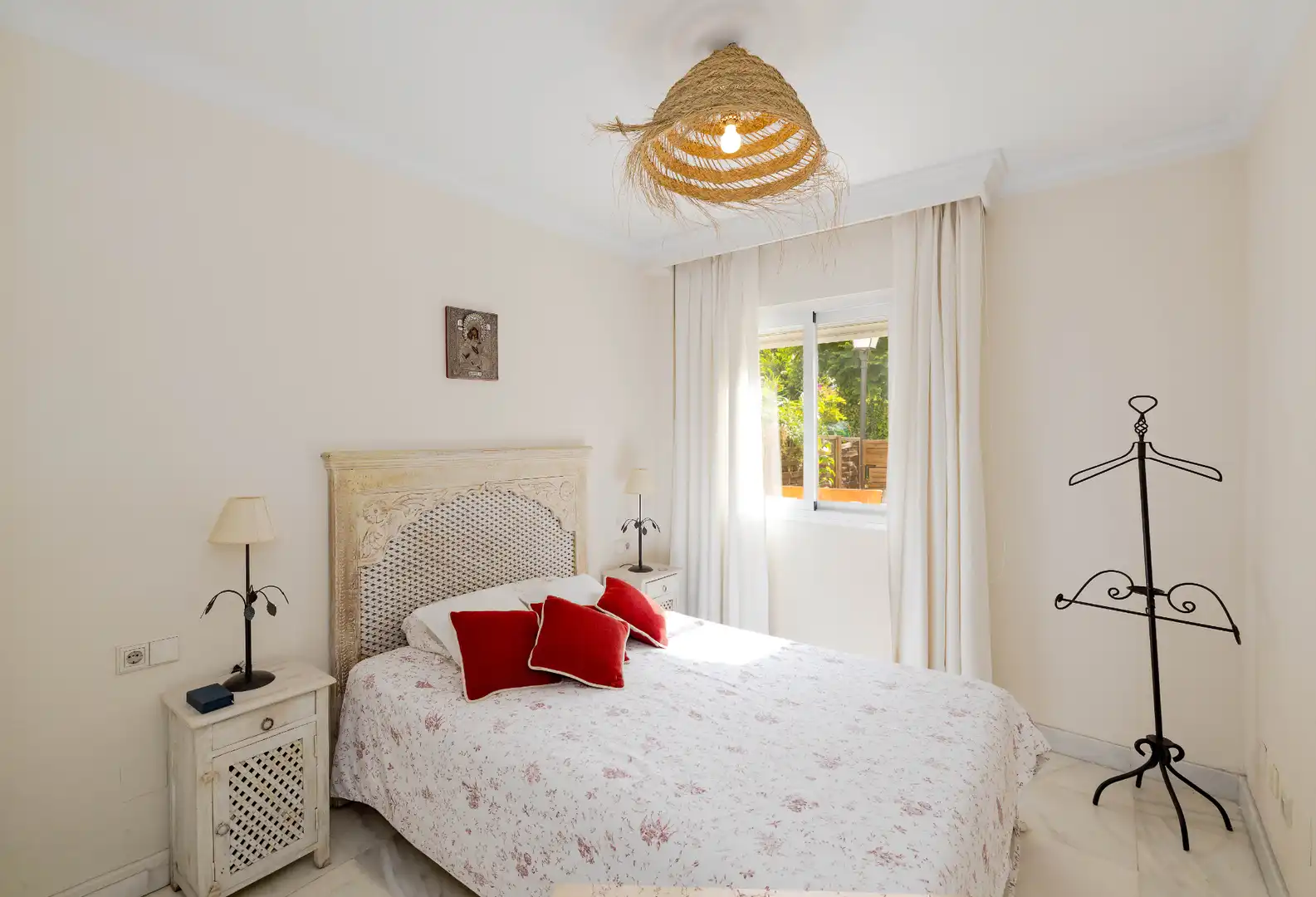 Schlafzimmer von Erdgeschoss zum Verkauf in Marbella mit Klimaanlage, Heizung und Terrasse