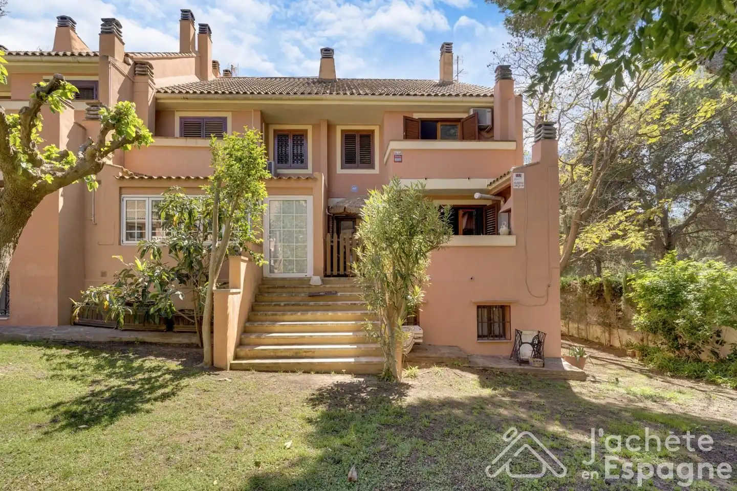 Vista exterior de Casa adosada en venda en Paterna amb Aire condicionat, Calefacció i Terrassa