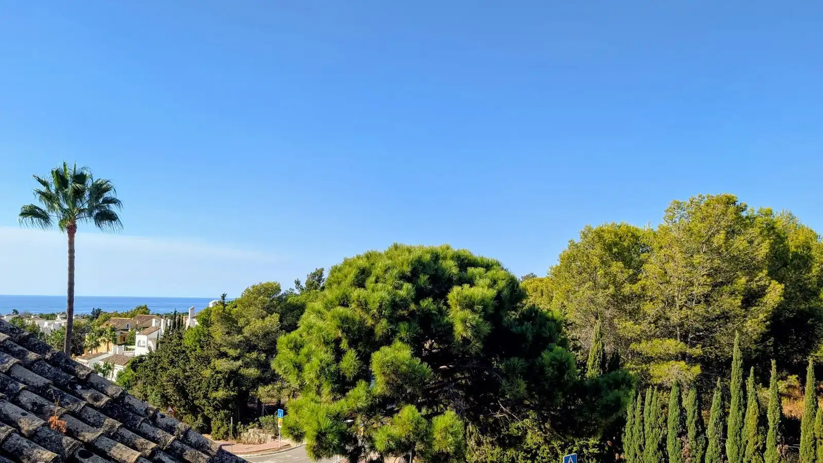Vista exterior de Casa adosada en venta en Marbella con Aire acondicionado y Piscina comunitaria