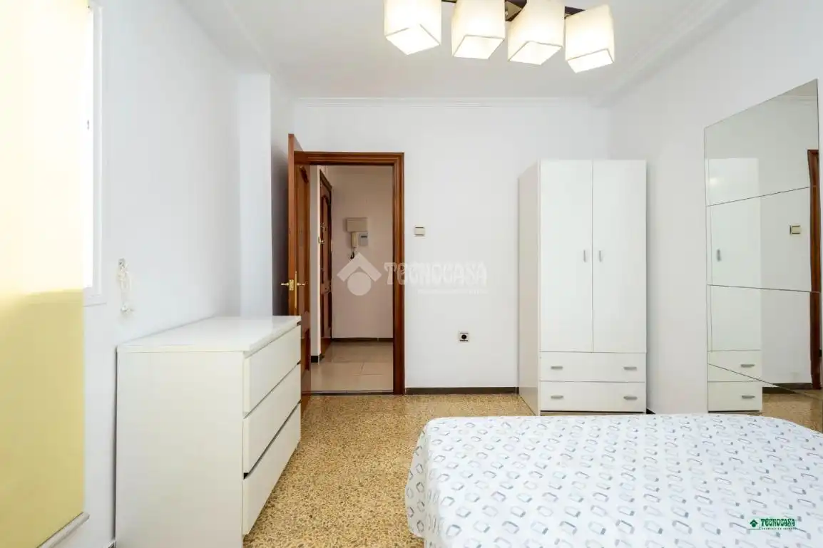 Habitación de Piso en venta en Almería con Calefacción y Balcón