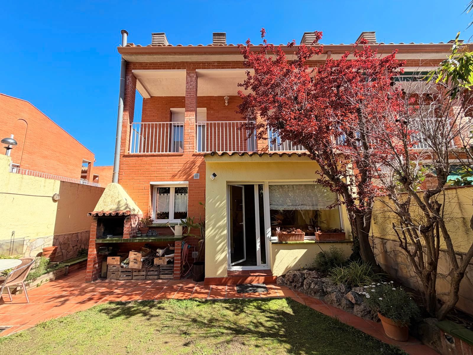 Garten von Einfamilien-Reihenhaus zum Verkauf in Sabadell mit Klimaanlage, Heizung und Privatgarten