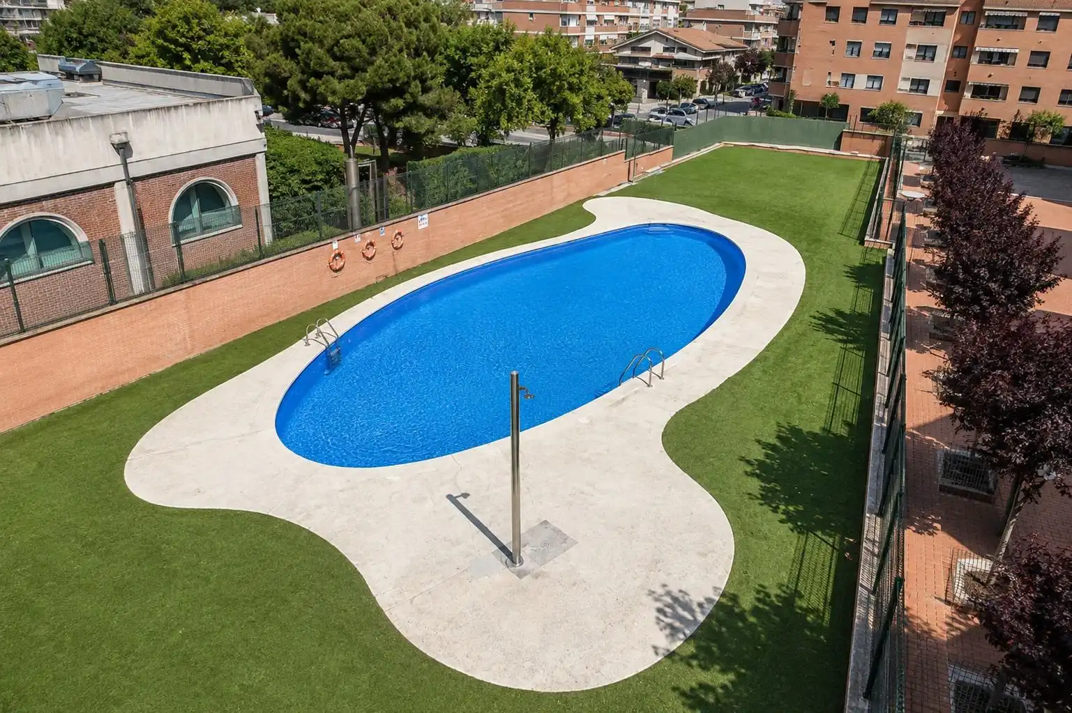 Piscina de Planta baja en venta en Sabadell con Aire acondicionado, Calefacción y Jardín privado