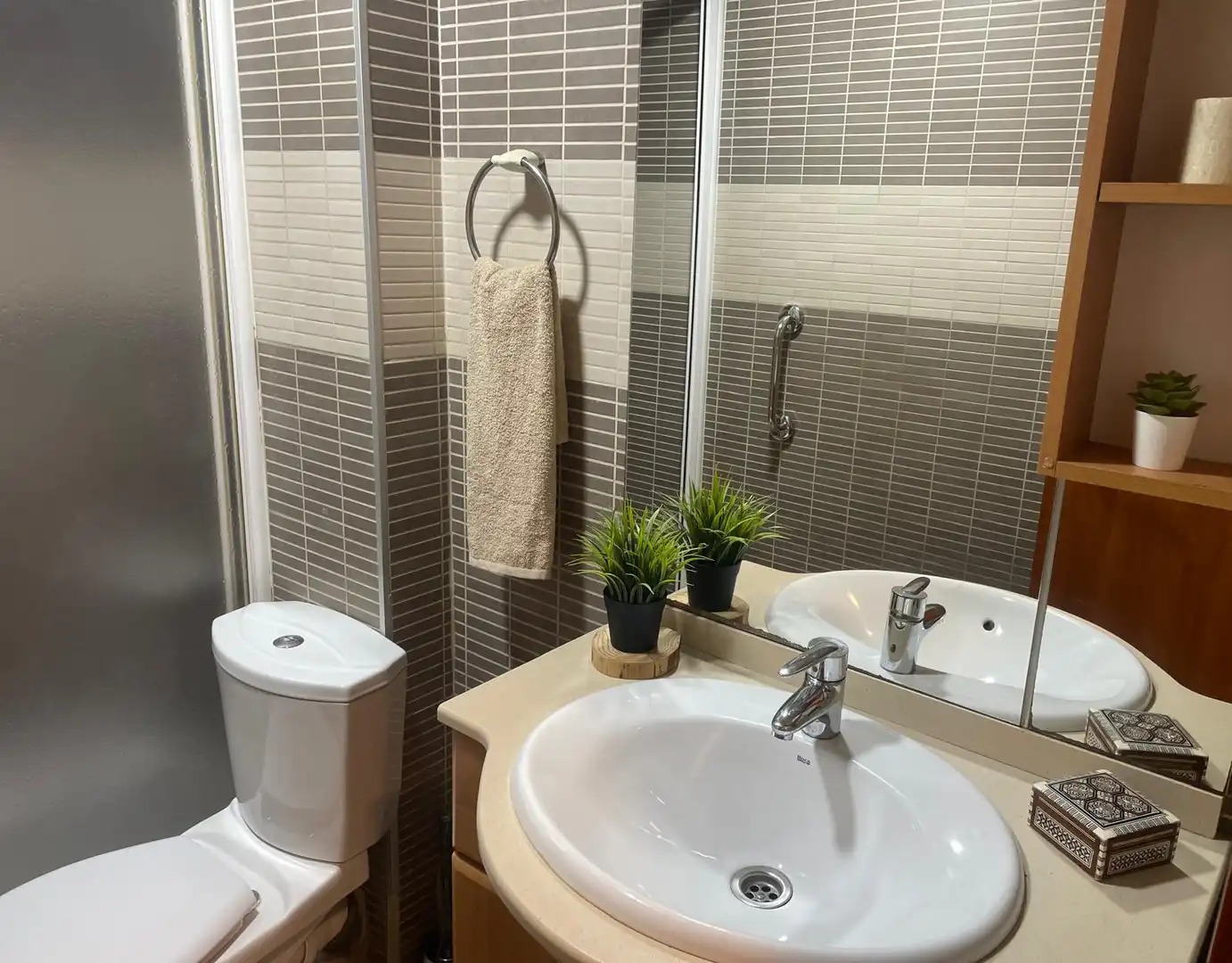 Baño de Piso de alquiler en Rubí con Calefacción, Amueblado y Horno