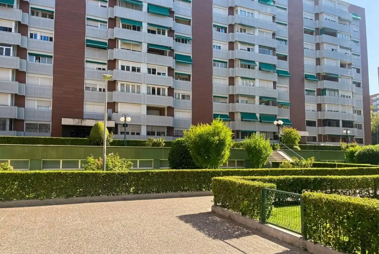 Vista exterior de Pis en venda en Madrid amb Aire condicionat i Calefacció