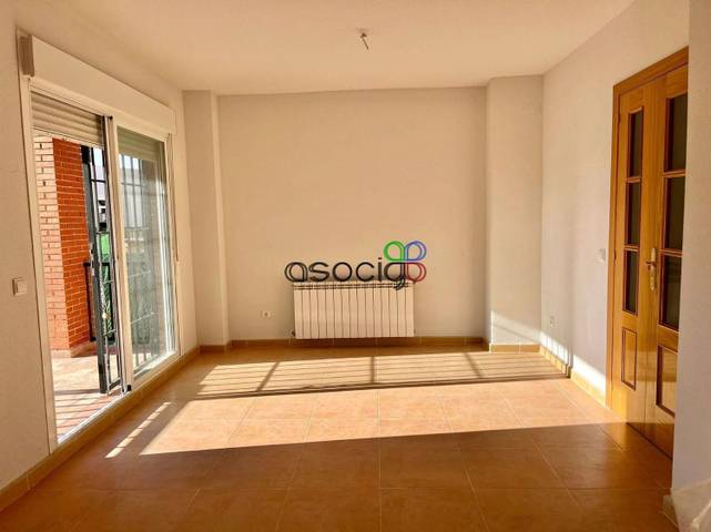 Casa adosada en Venta en ESCRITOR JAVIER REVERTE en Torija