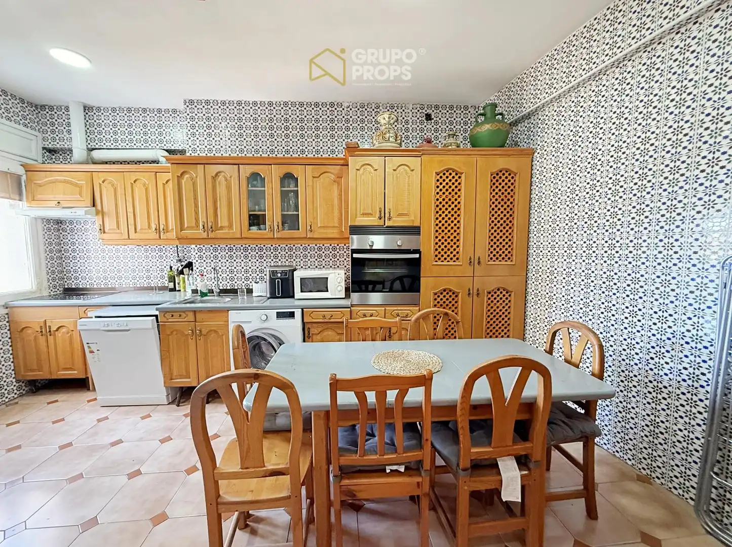 Küche von Wohnung zur Miete in Madrid mit Heizung, Parkett und Möbliert
