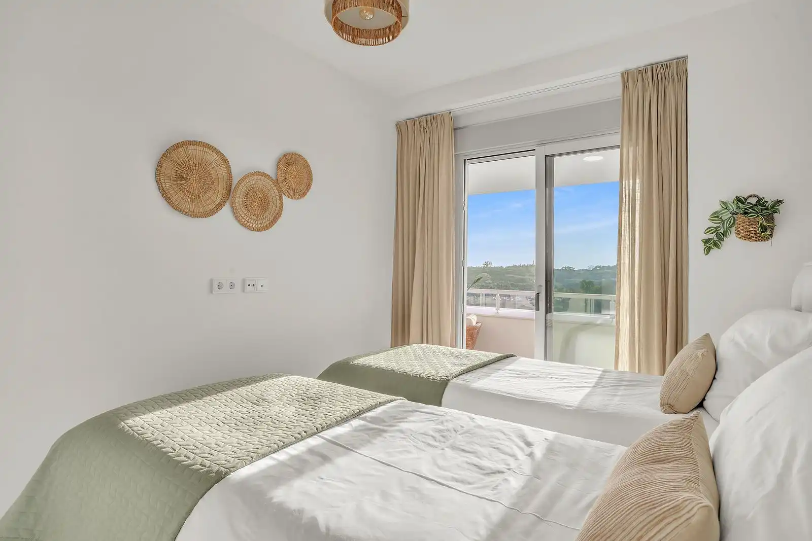 Dormitori de Apartament en venda en Estepona amb Terrassa, Traster i Moblat