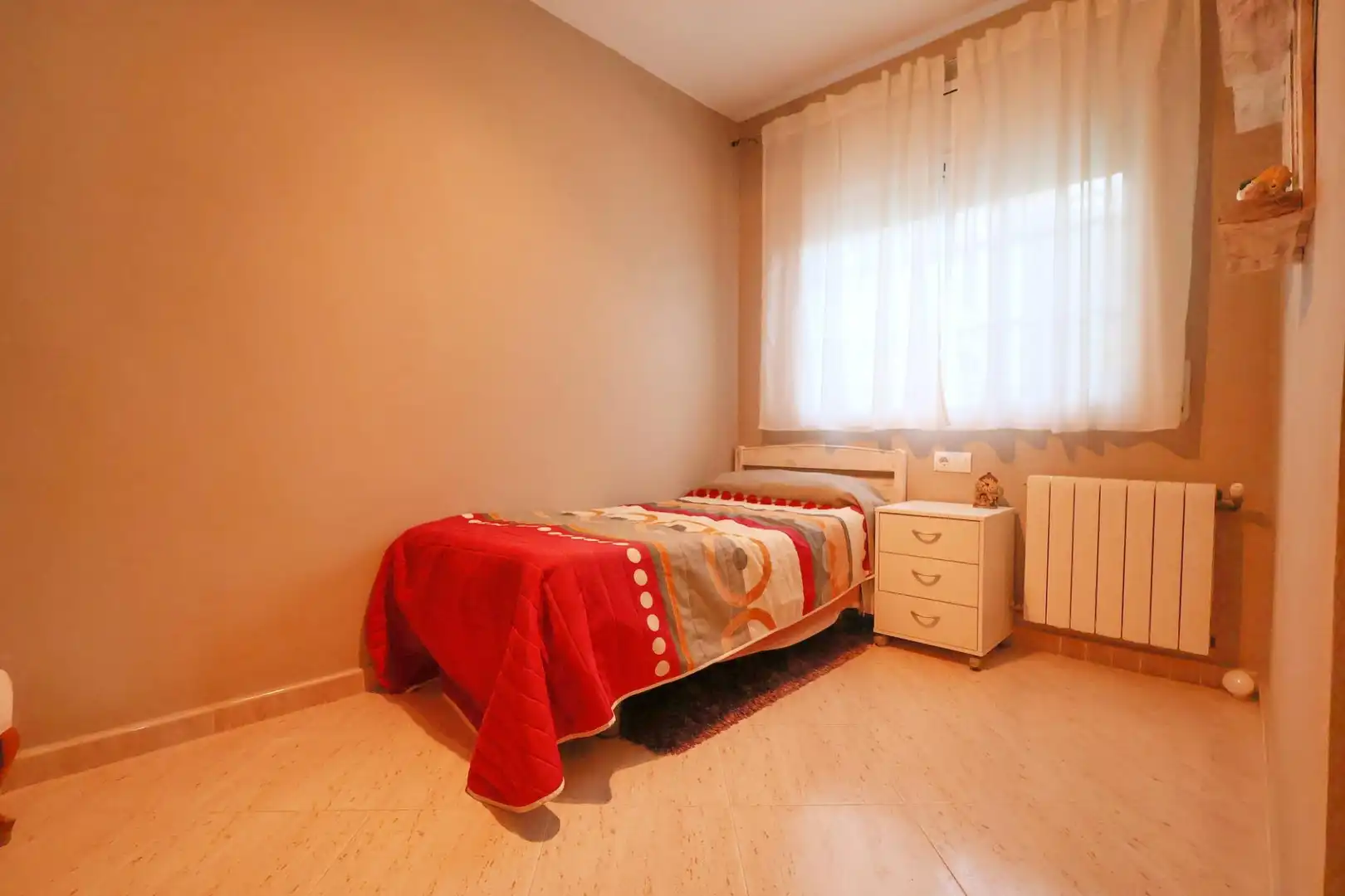 Dormitori de Casa o xalet en venda en Cubelles amb Aire condicionat, Jardí privat i Terrassa