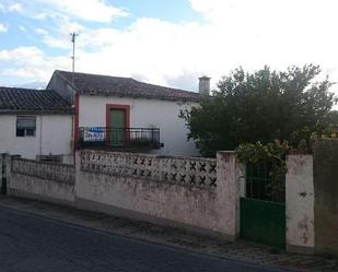 Vista exterior de Casa o xalet en venda en Oliva de Plasencia amb Jardí privat i Traster