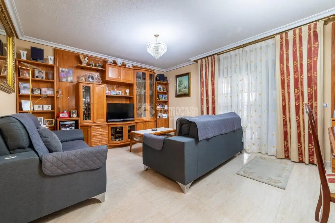 Sala d'estar de Casa adosada en venda en Paracuellos de Jarama amb Aire condicionat, Calefacció i Terrassa