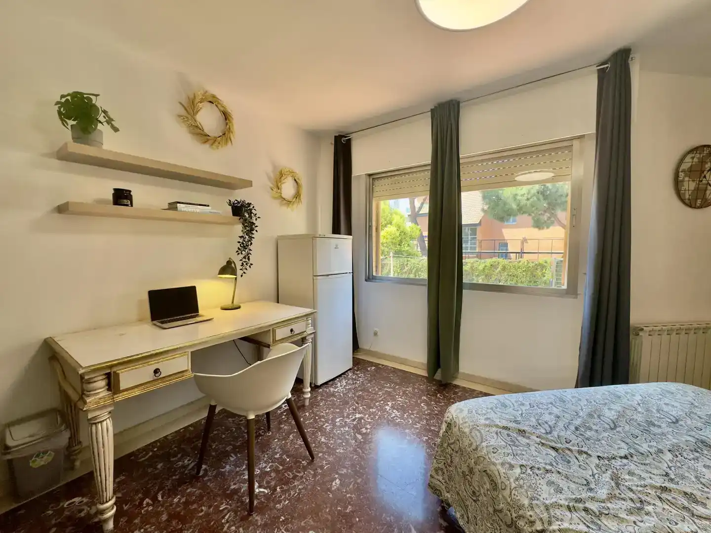 Habitación de Casa o chalet para compartir en Pozuelo de Alarcón con Aire acondicionado, Jardín privado y Amueblado