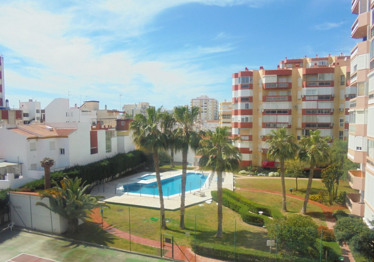 Piscina de Estudi de lloguer en Vélez-Málaga amb Aire condicionat, Calefacció i Terrassa