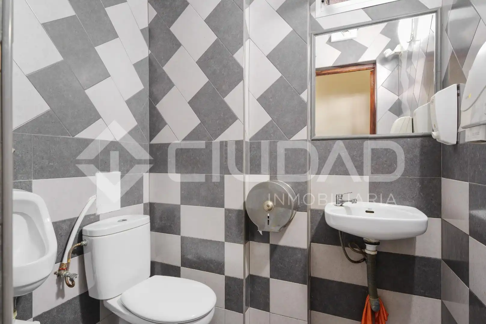 Bany de Local en venda en Utrera