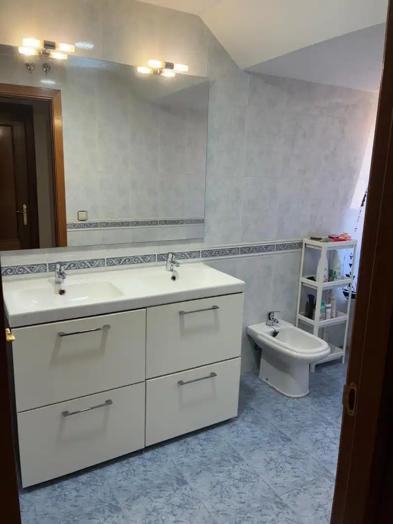 Badezimmer von Maisonette zum Verkauf in Velilla de San Antonio mit Klimaanlage, Heizung und Terrasse