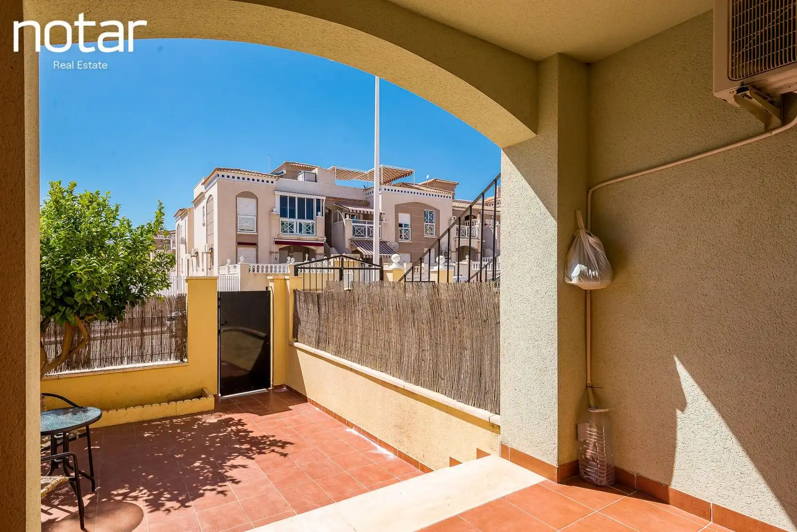 Terrasse von Wohnungen zum Verkauf in Torrevieja mit Privatgarten, Terrasse und Gemeinschaftspool