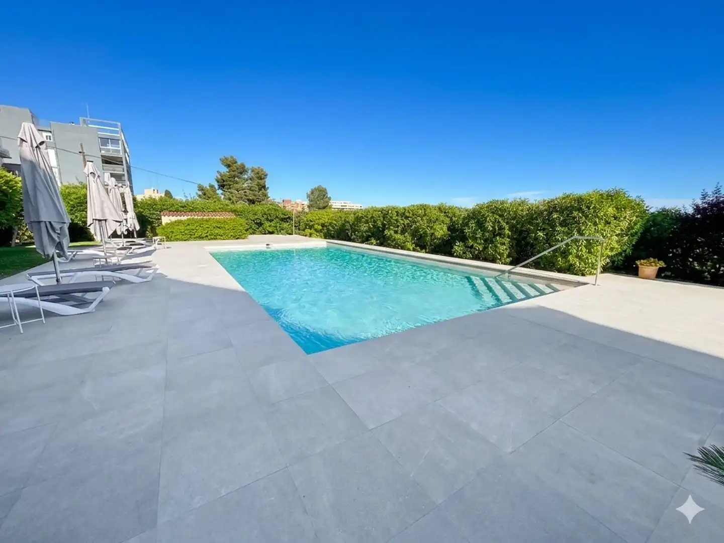 Schwimmbecken von Einfamilien-Reihenhaus zum Verkauf in  Palma de Mallorca mit Klimaanlage, Heizung und Terrasse