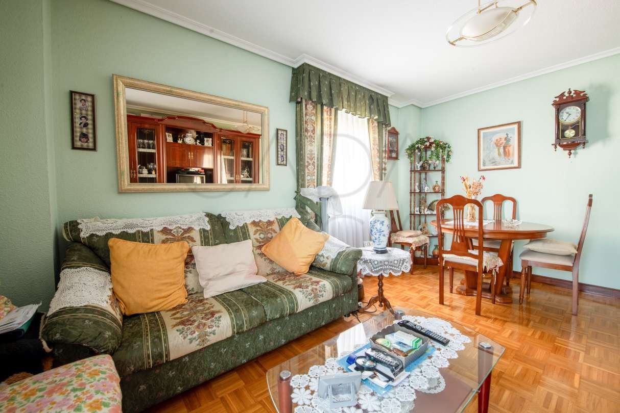 Living room of Flat for sale in Santander  with Heating, Private garden and Furnished