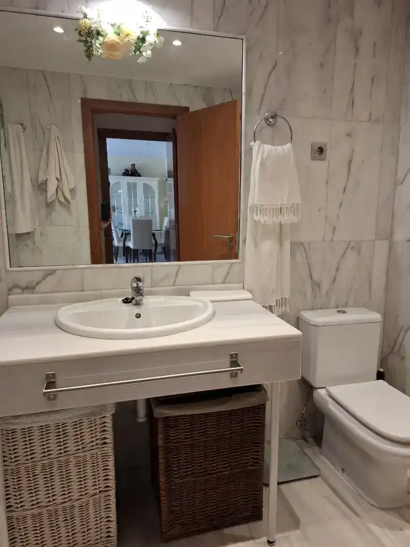 Baño de Apartamento en venta en Estepona con Aire acondicionado, Terraza y Piscina