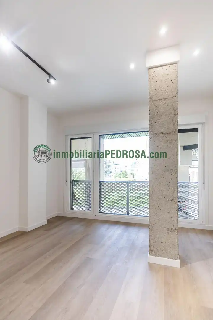 Dormitori de Loft en venda en Pontevedra Capital  amb Calefacció