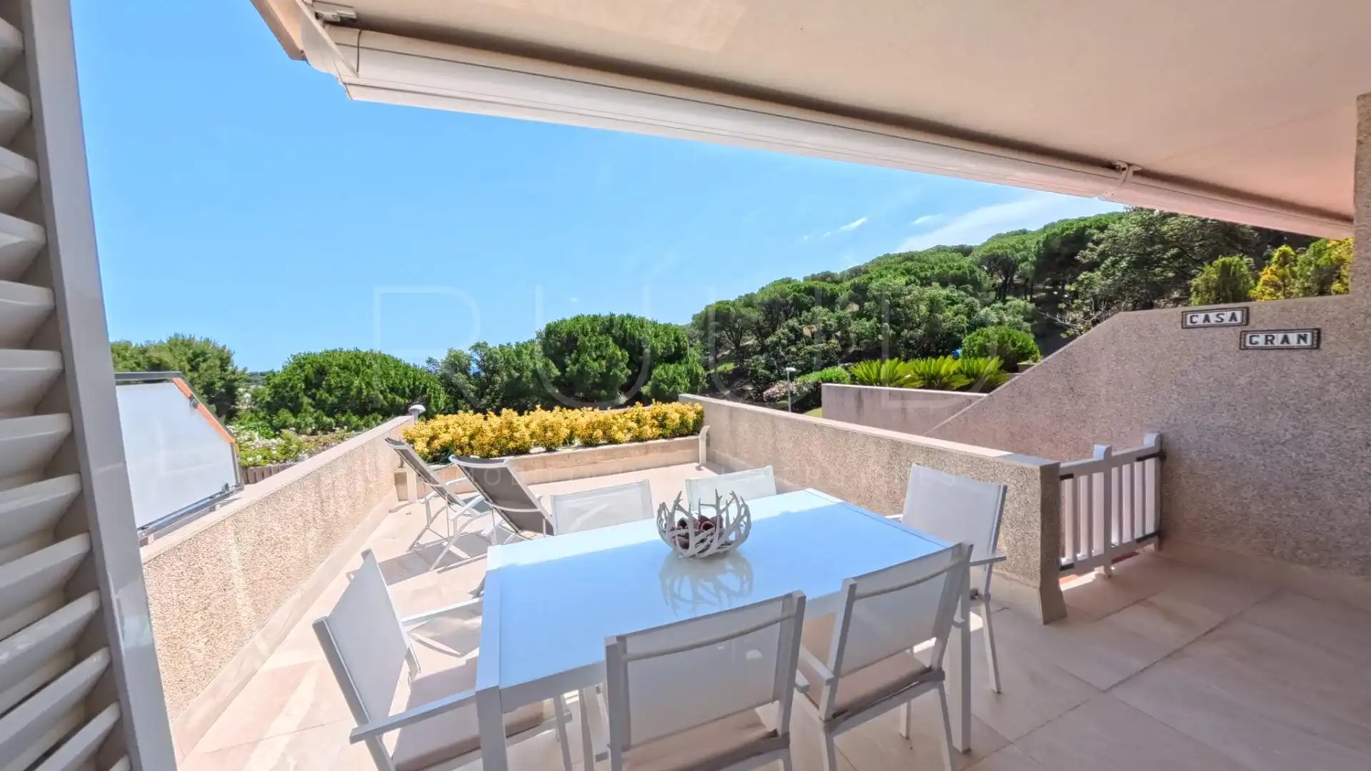 Terrasse von Einfamilien-Reihenhaus zur Miete in Sant Feliu de Guíxols mit Klimaanlage, Heizung und Privatgarten