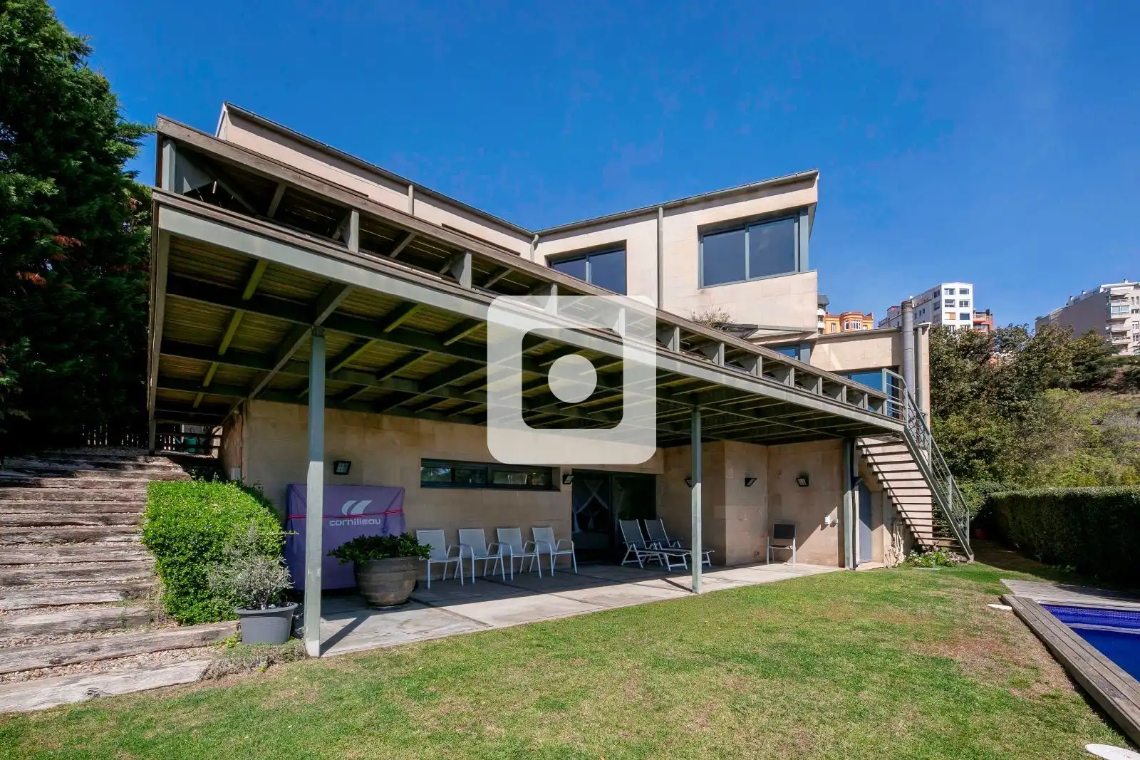 Vista exterior de Casa o xalet en venda en Barcelona amb Aire condicionat, Calefacció i Terrassa