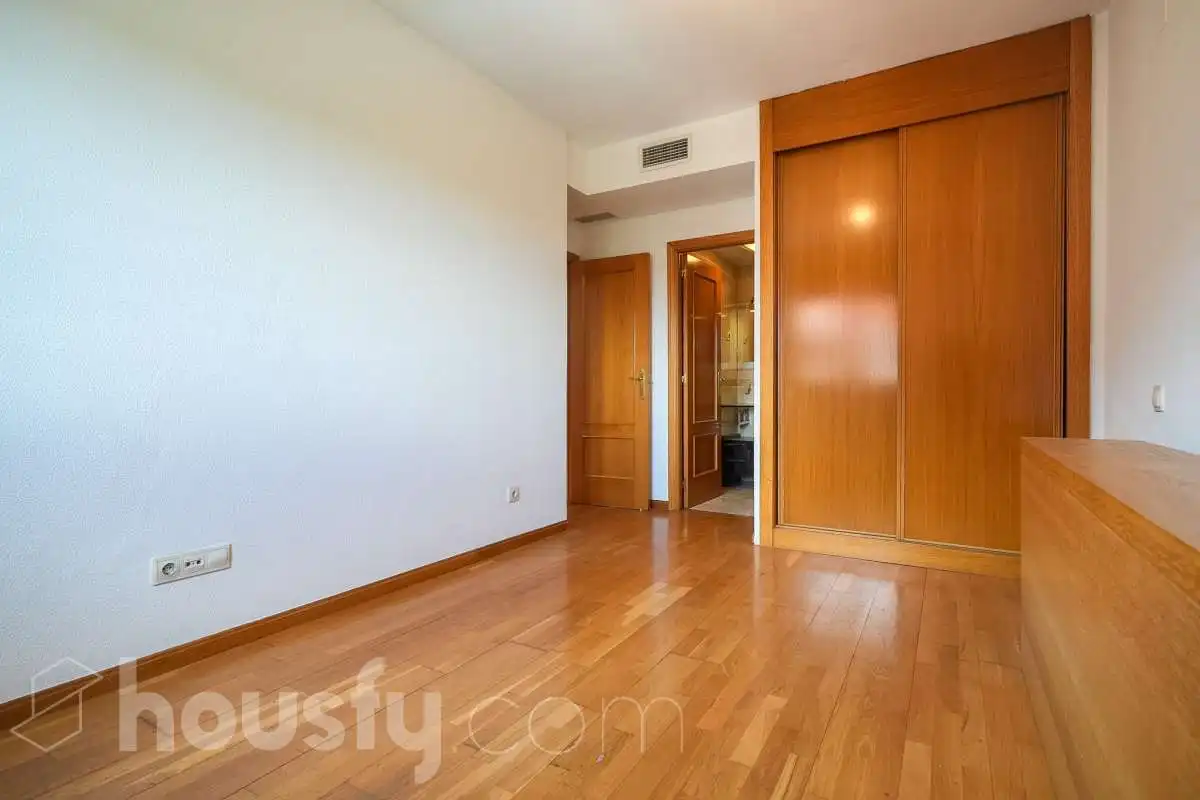 Bedroom of Flat for sale in Madrid  with Air Conditioner, Heating and Private garden