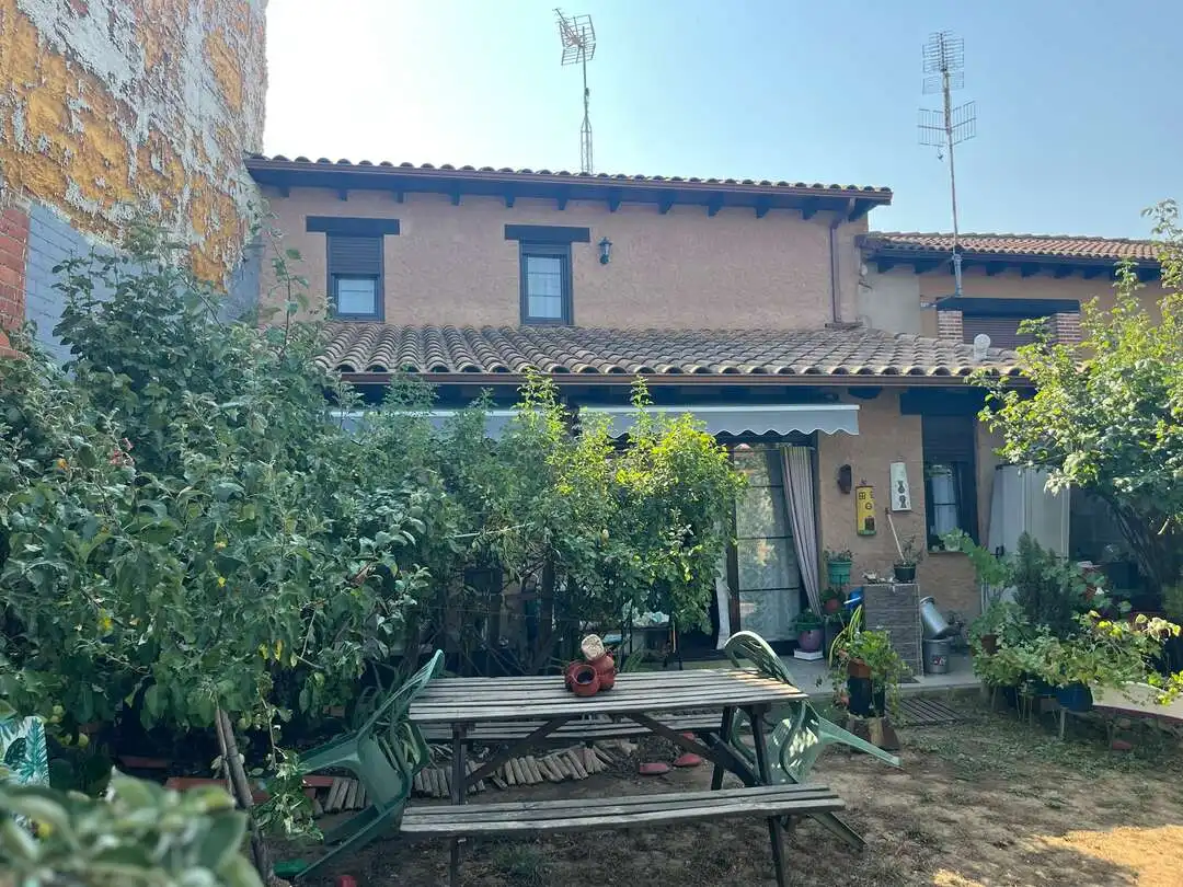 Casa amb jardí en venda a Chozas de Abajo, imagen 2