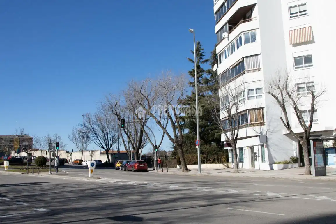 Vista exterior de Pis en venda en Madrid amb Calefacció i Piscina comunitària