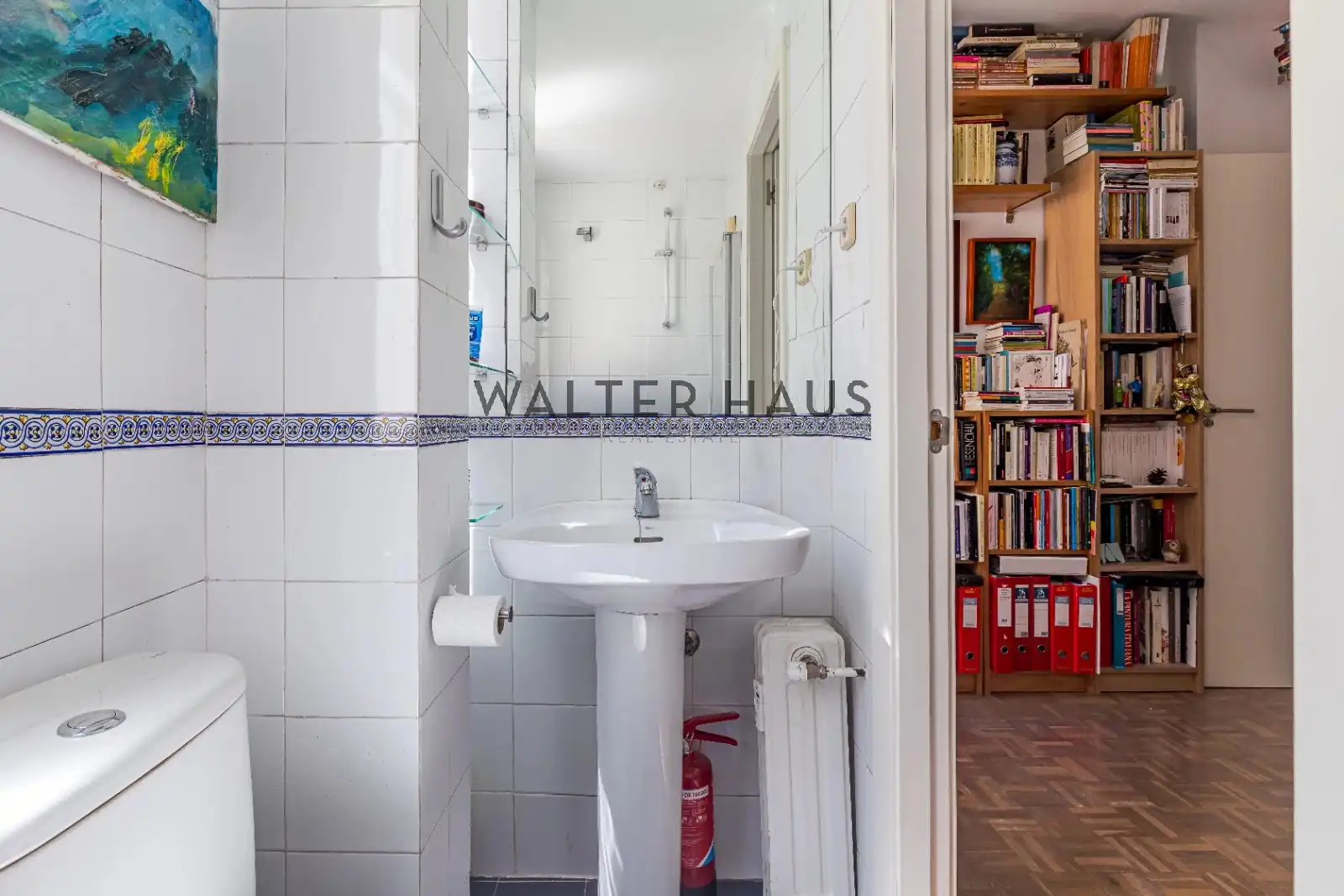 Bathroom of Flat for sale in Madrid  with Air Conditioner, Heating and Storage room