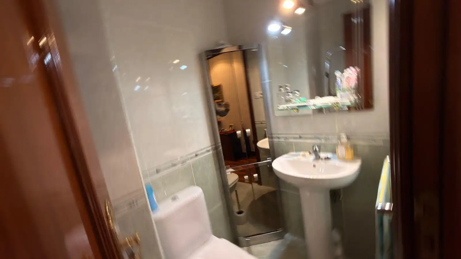 Badezimmer von Wohnung zum Verkauf in Bilbao  mit Terrasse und Möbliert