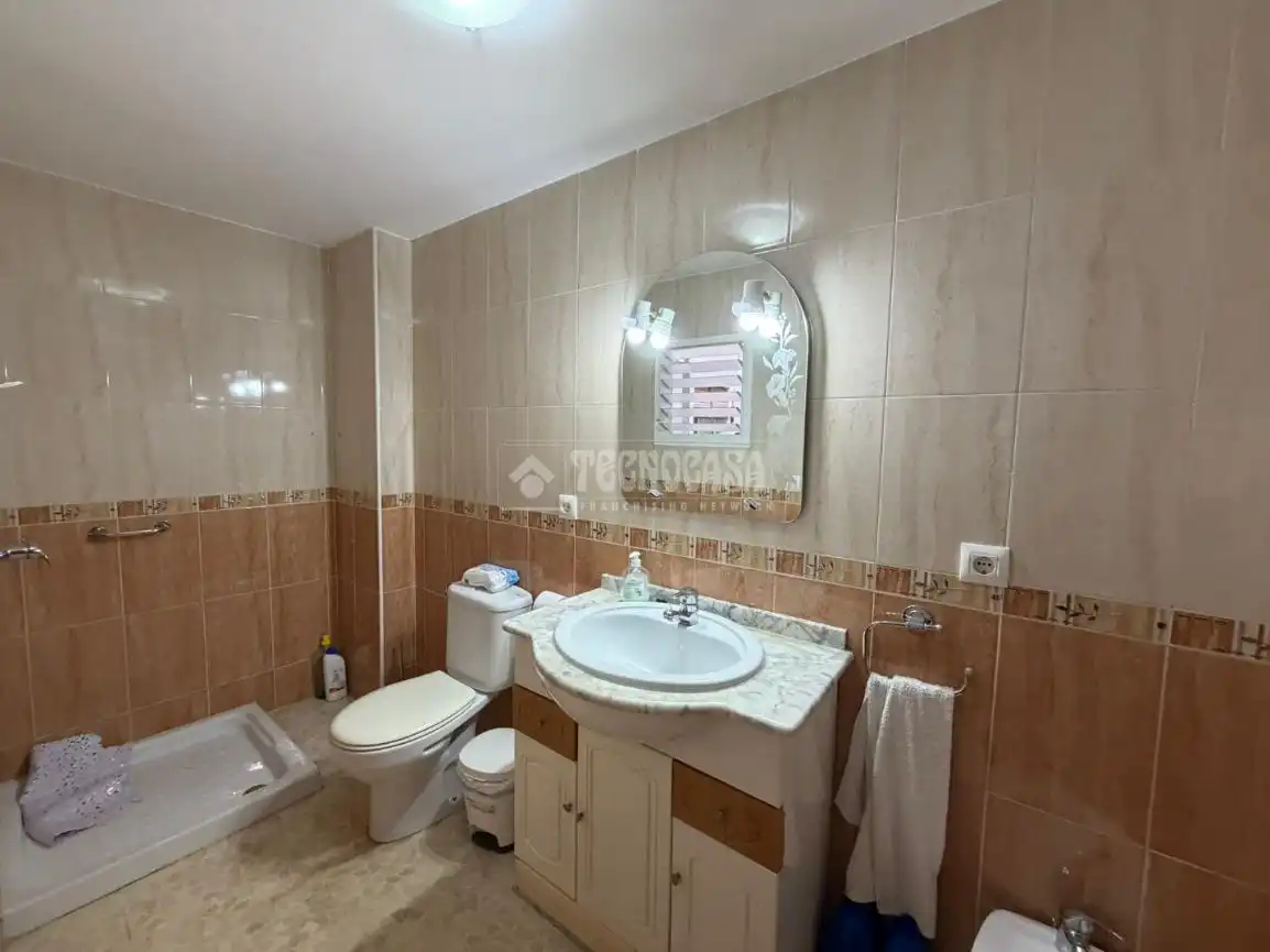 Bathroom of Houses for sale in Sevilla  with Terrace and Balcony