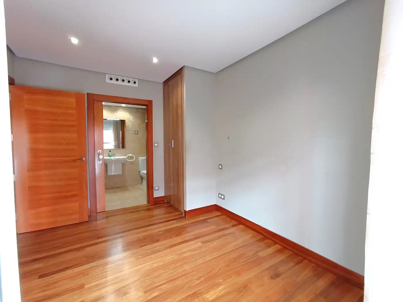 Dormitori de Apartament en venda en Sopela amb Aire condicionat, Terrassa i Moblat