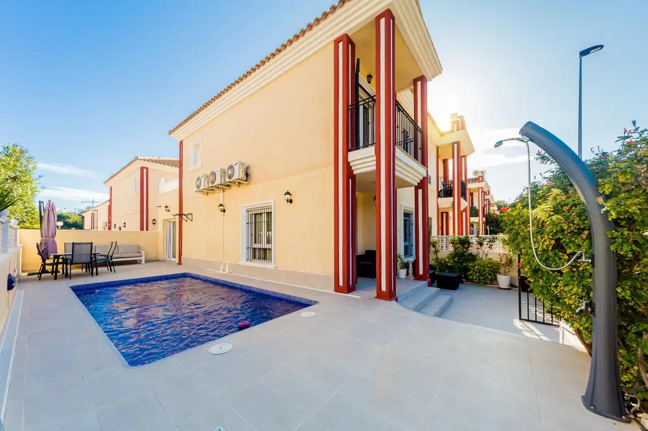 Vista exterior de Dúplex en venda en Orihuela
