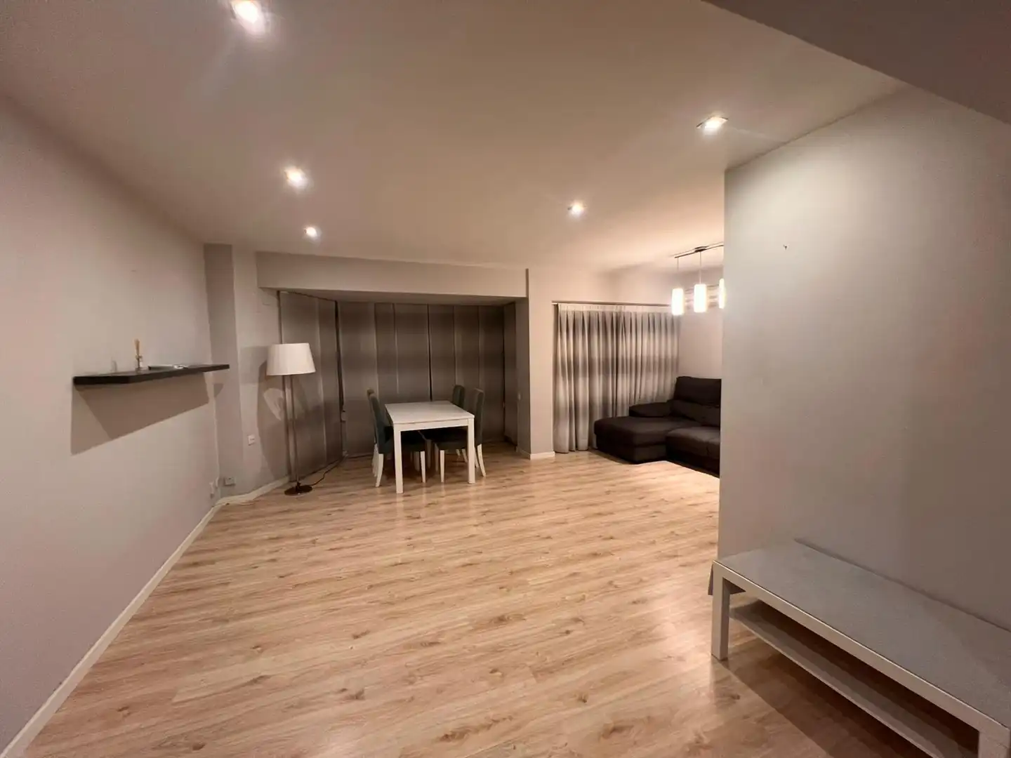 Flat for rent in Valencia  with Air Conditioner