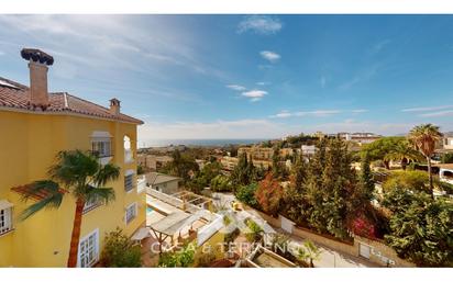 Vista exterior de Casa o xalet en venda en Rincón de la Victoria amb Aire condicionat, Terrassa i Piscina