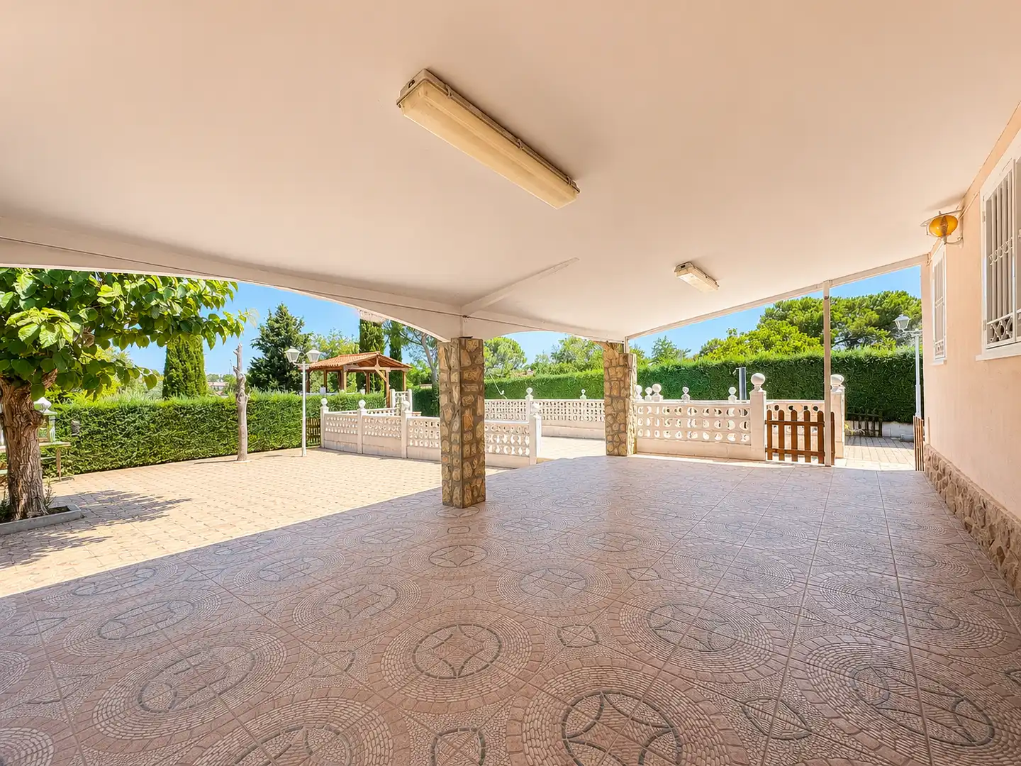 Terraza de Casa o chalet en venta en Nuevo Baztán con Aire acondicionado, Calefacción y Jardín privado