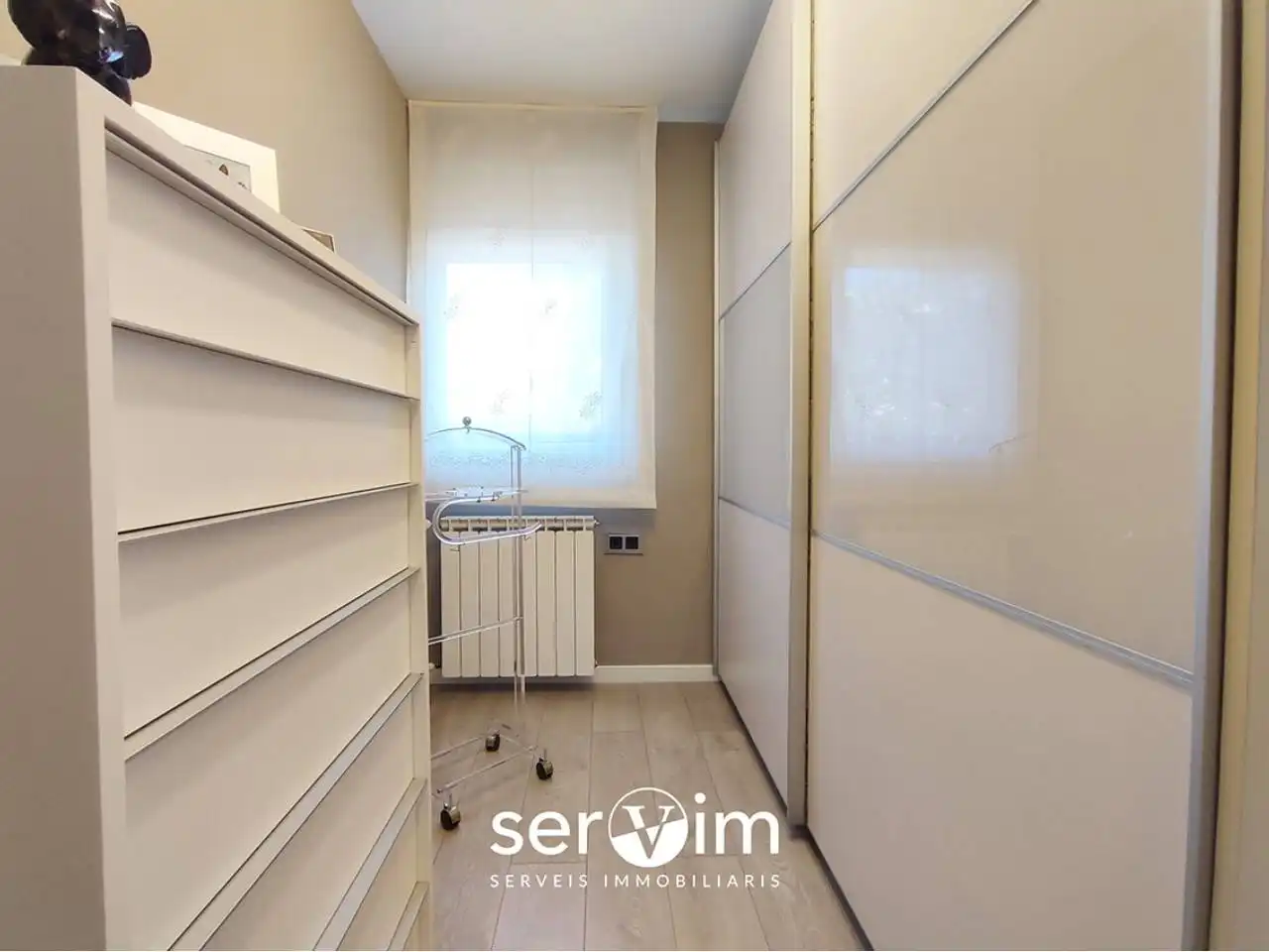 Habitación de Casa adosada en venta en Girona con Aire acondicionado, Calefacción y Jardín privado