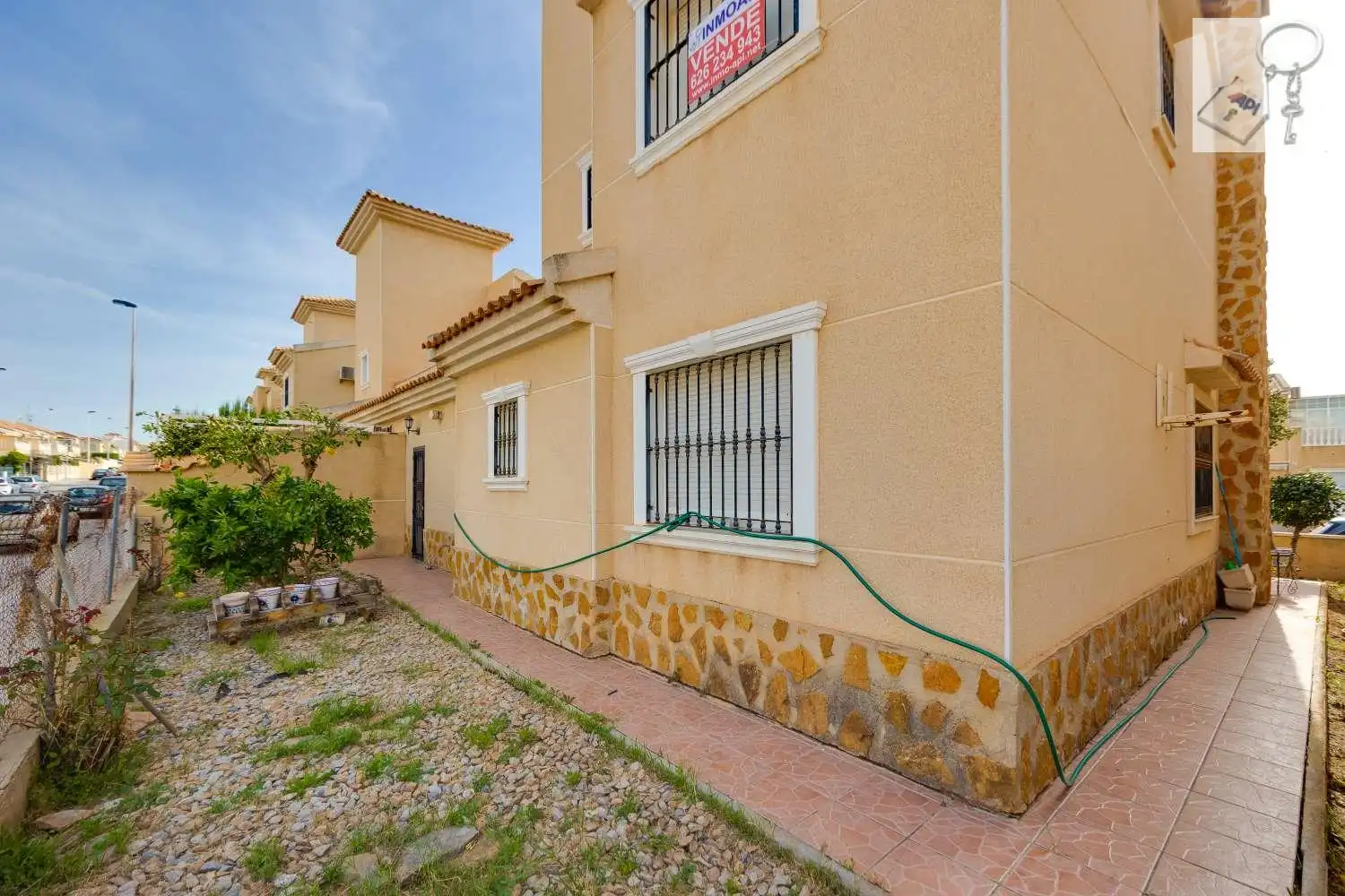 Vista exterior de Casa o chalet en venta en Torrevieja con Terraza y Piscina