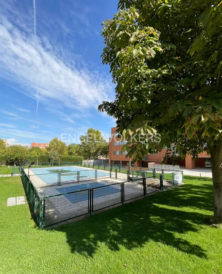 Piscina de Apartament en venda en Paracuellos de Jarama amb Calefacció, Terrassa i Traster