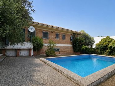 Xalet amb piscina en venda a Norte-Sierra