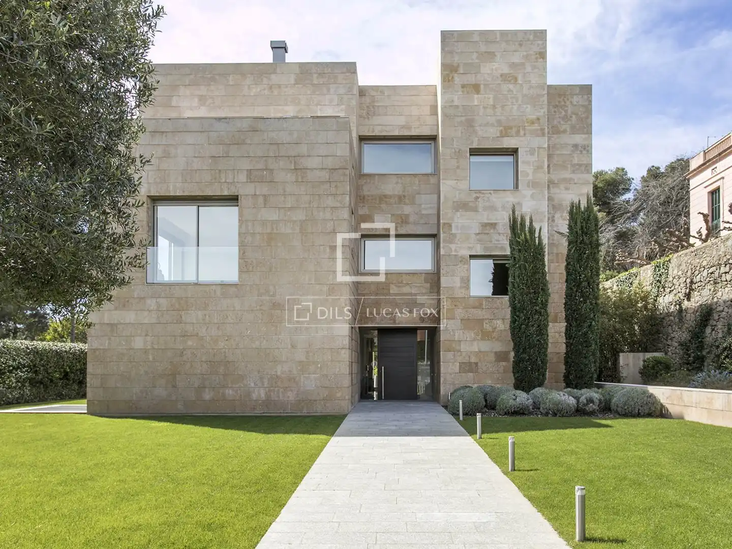 Vista exterior de Casa o xalet en venda en Barcelona amb Aire condicionat, Calefacció i Jardí privat