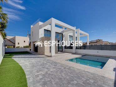 Chalet con balcón en venta en Nueva Torrevieja - Aguas Nuevas