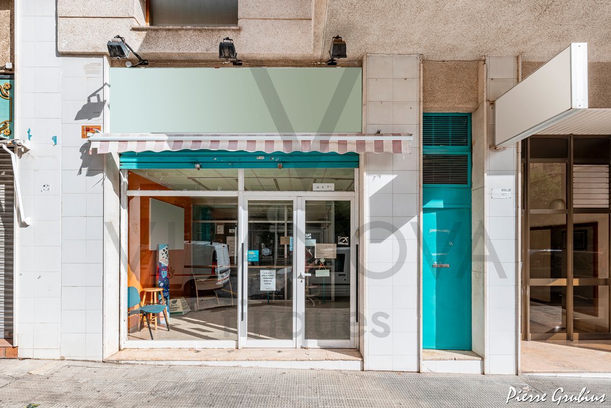 Exterior view of Premises for sale in Reus  with Air Conditioner